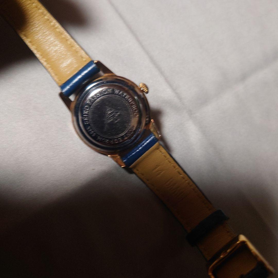 手巻きアナログ時計 青いレザー