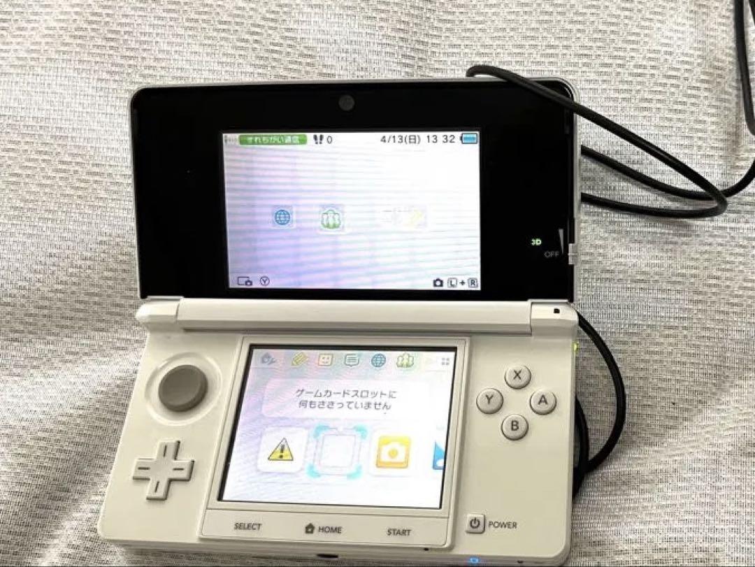 美品ニンテンドー3DS ホワイト 充電器付き