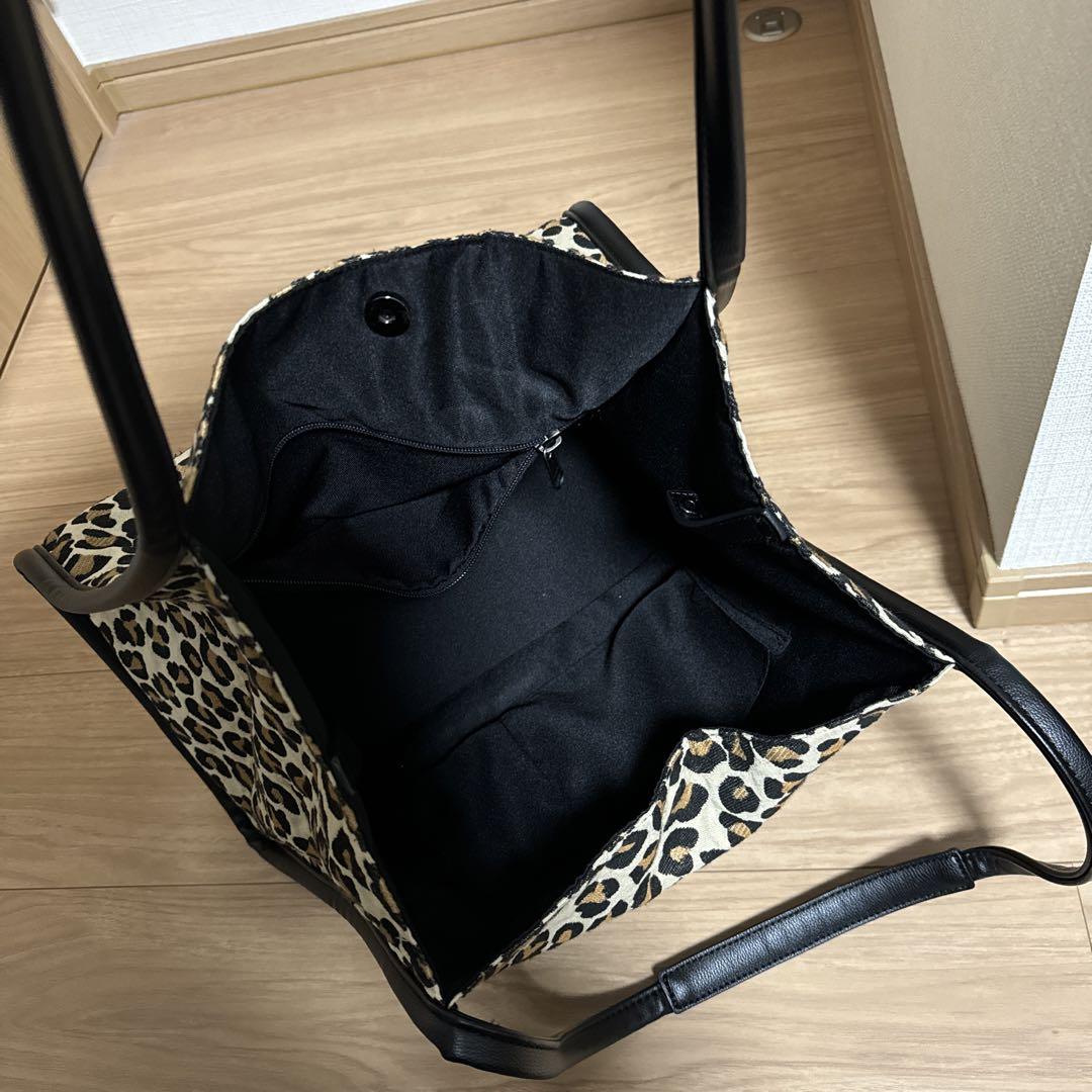 Restock】 WCJオンラインストアにて発売 プロフィールTOPのURLよりご覧ください。 ヒョウ柄フェイクボアバッグ(Brown/Black)  ¥8,360(税込) 10/23(MON)18:00 Coming Soon… #WCJ #comingsoon