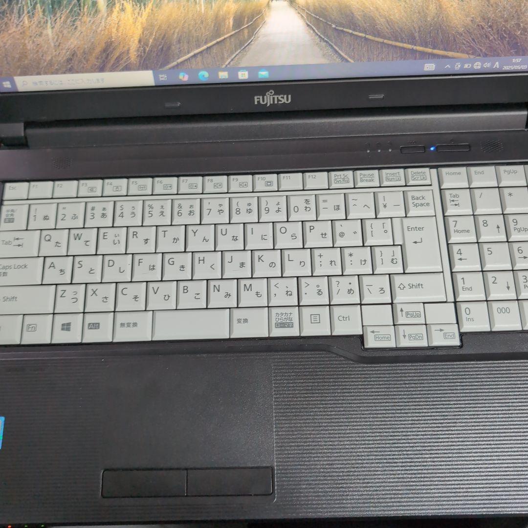 Fujitsu 富士通　ノートパソコン　15.6インチ　中古