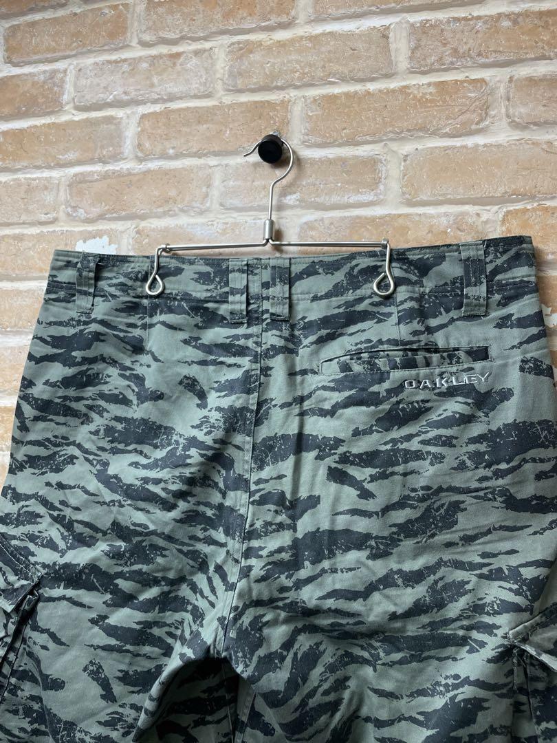 古着　オークリー　OAKLEY ハーフパンツ  カーゴパンツ  迷彩　刺繍　緑