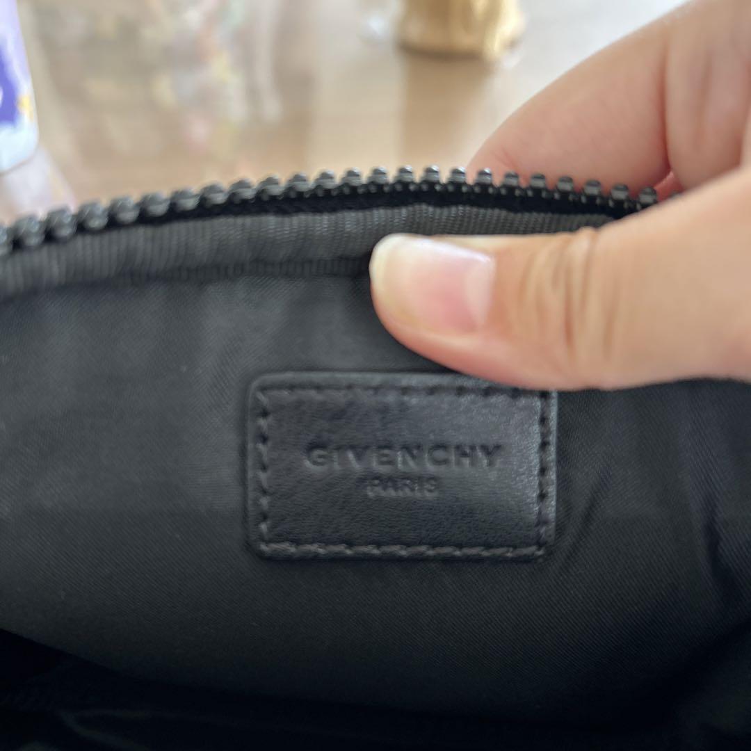 GIVENCHYショルダーバッグ