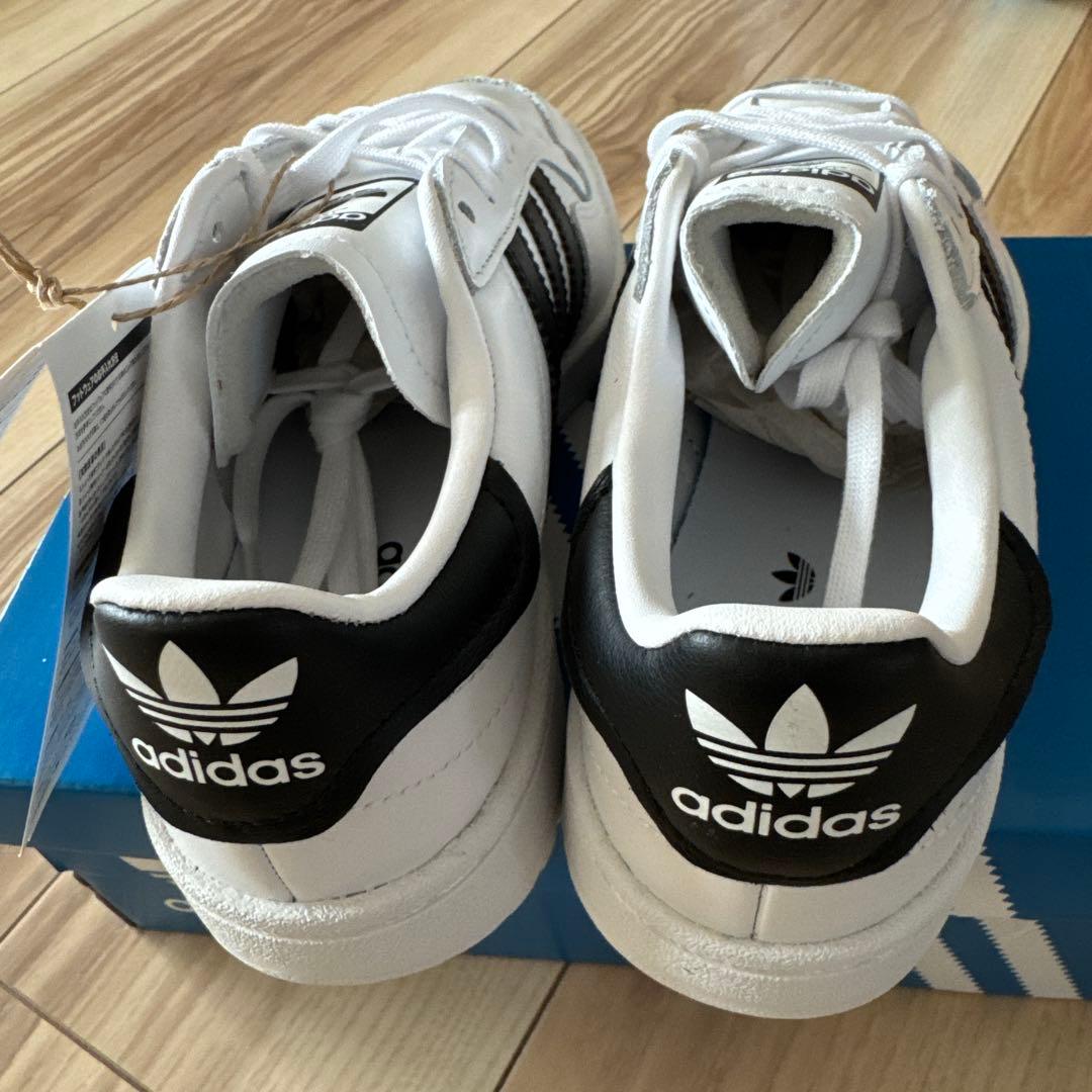 adidas スニーカー ホワイト/ブラック 235サイズ