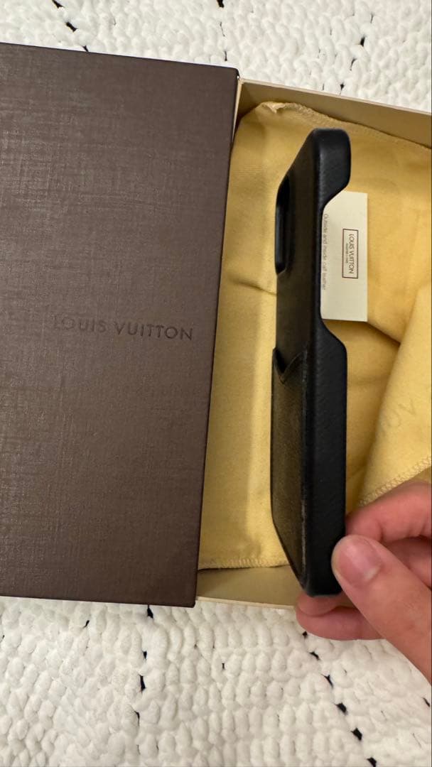 Pro Max用ケースLOUIS