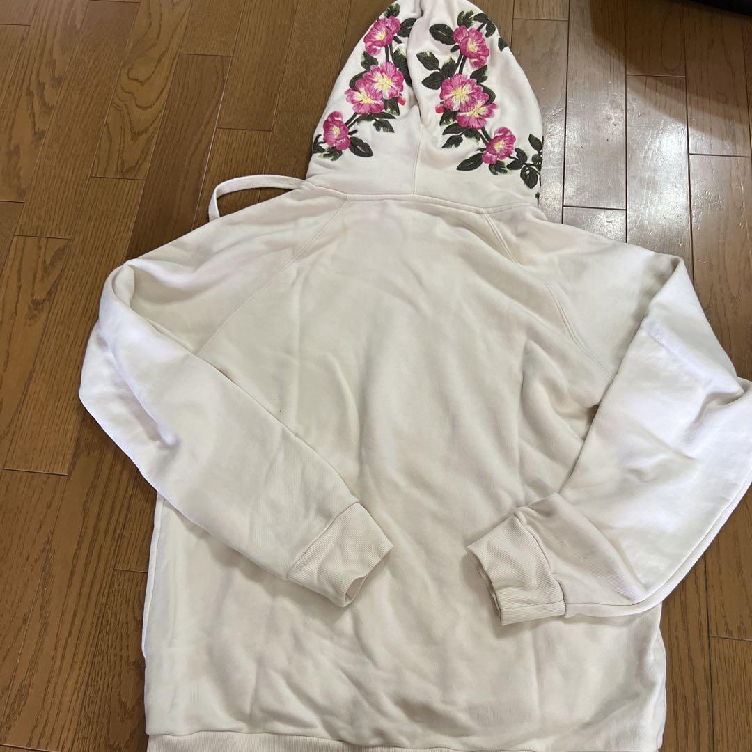 ハ*）様 GUCCI ホワイト フード付きパーカーかわいい。