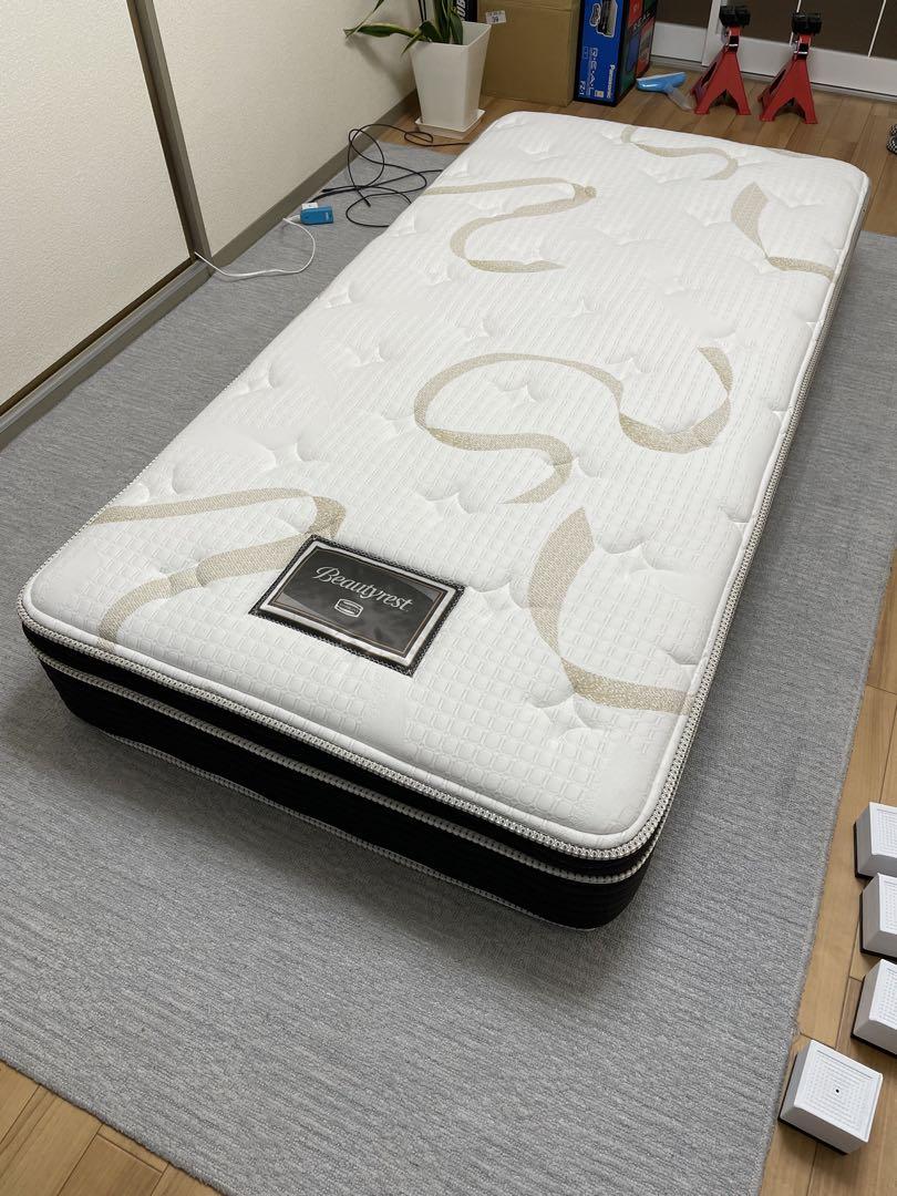 ☆けん☆ 送料込み　1年使用　美品　シモンズ　シングルベッド
