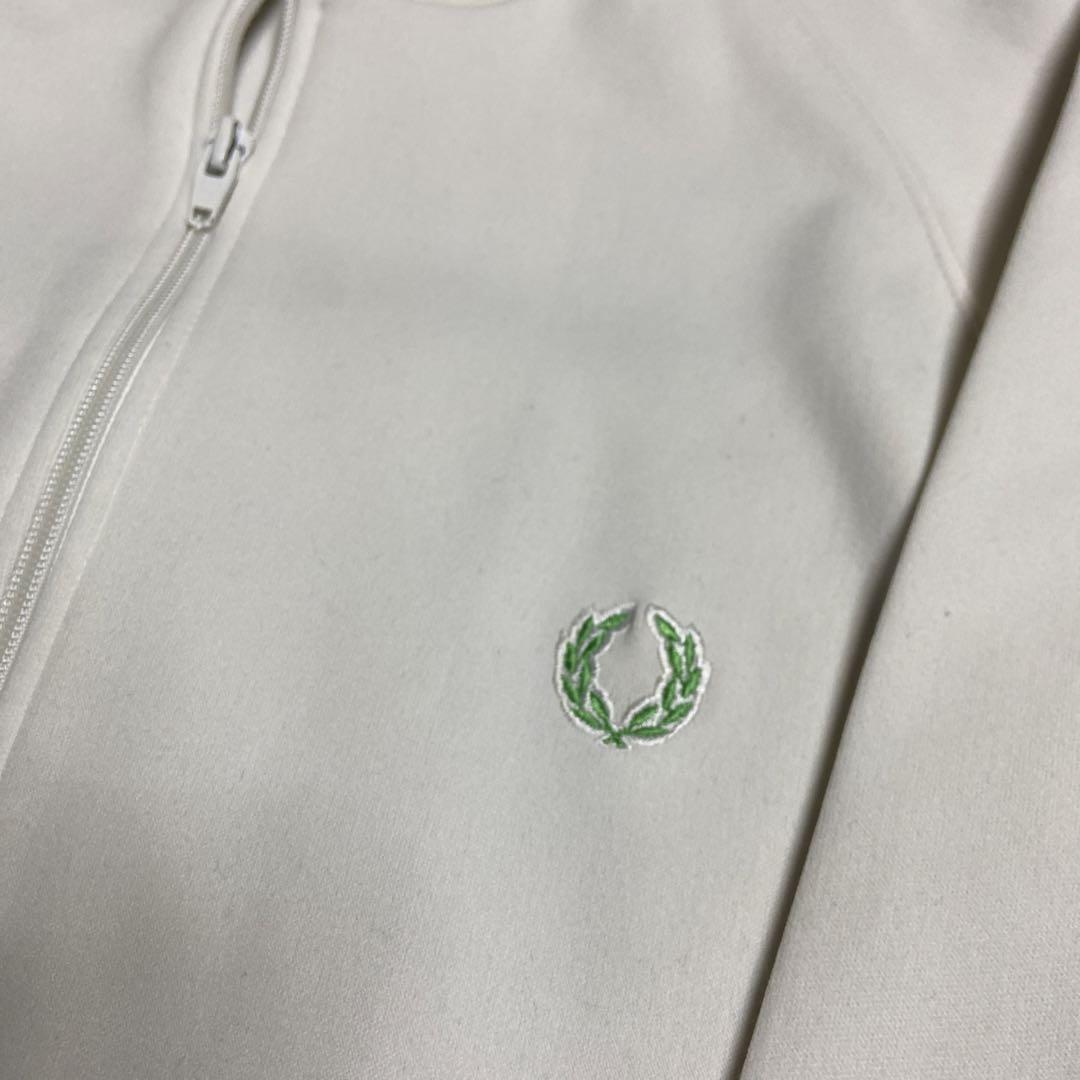 FRED PERRY フレッドペリー ジャージ トラックジャケット 白 FRED PERRY フレッドペリー ジャージ トラックジャケット 白