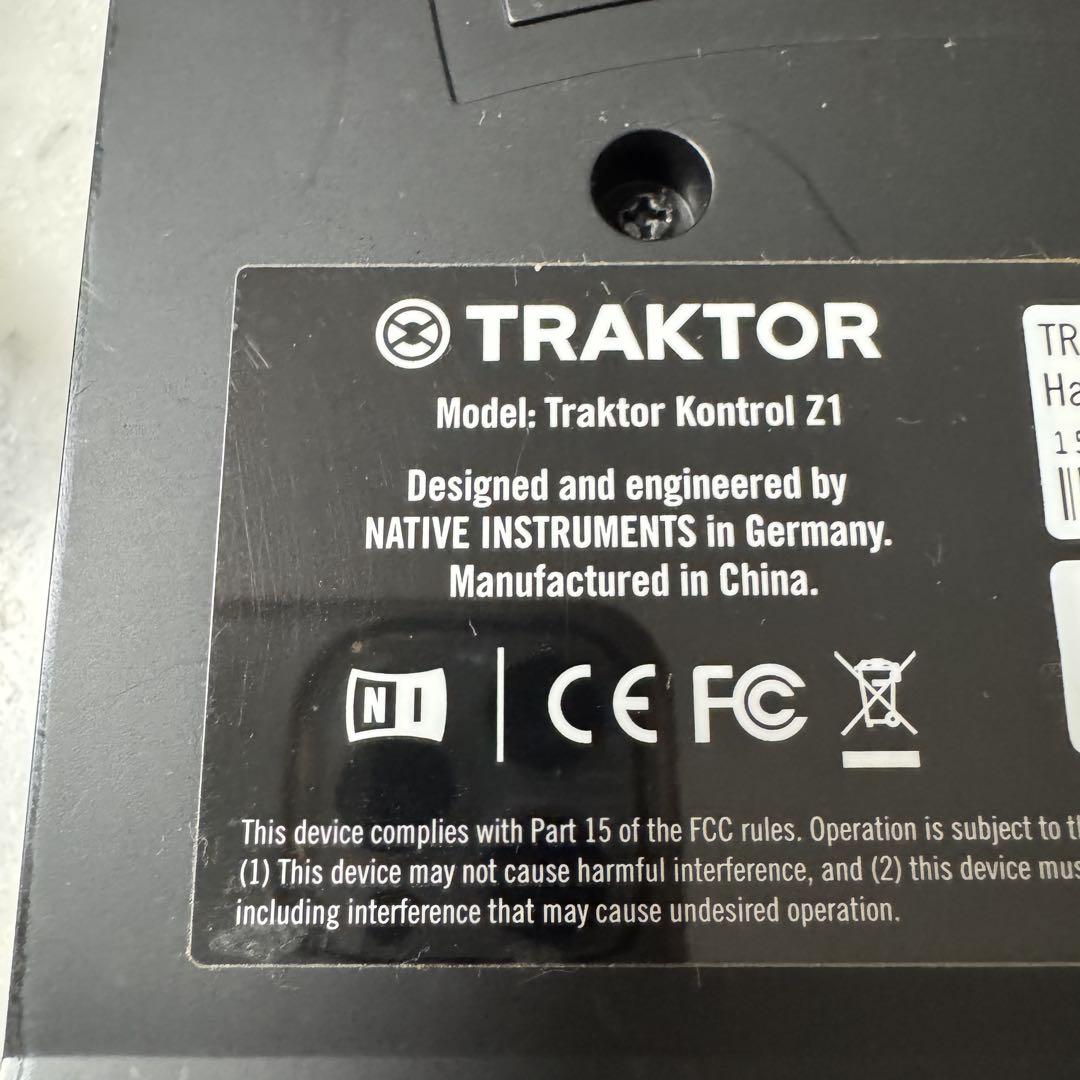 TRAKTOR KONTROL Z1 DJミキサー