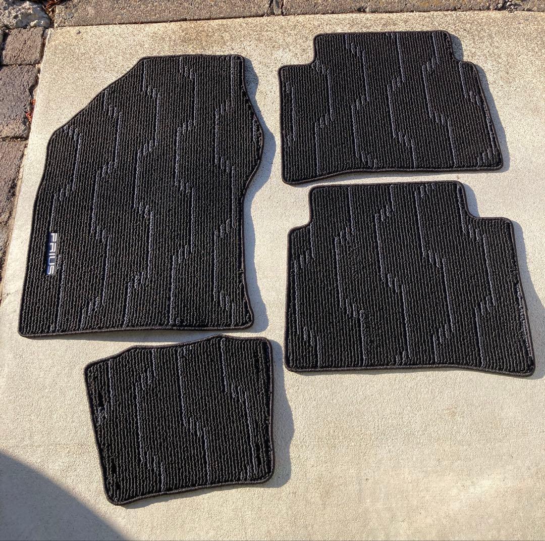 トヨタ 50プリウス 純正 フロアマット 合計9枚セット ブラック トヨタ 50プリウス 純正 フロアマット 合計9枚セット ブラック