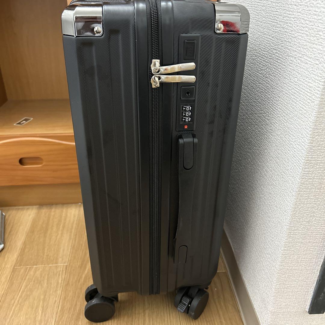 スーツケース