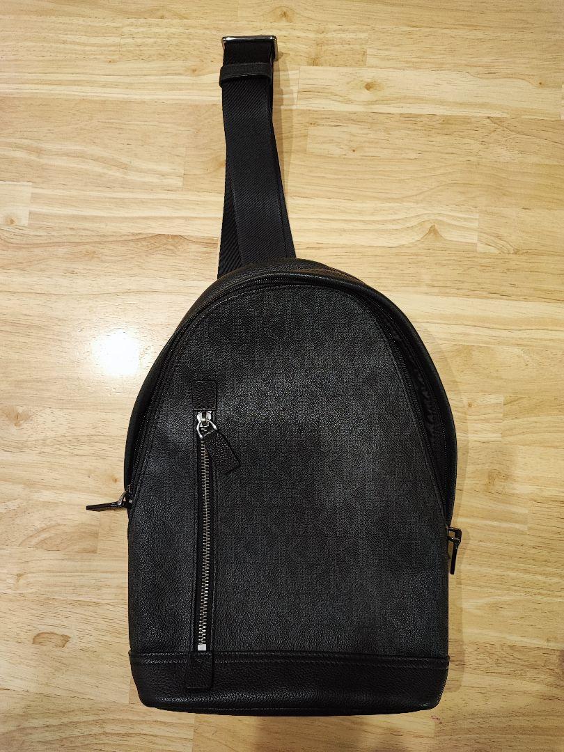 マイケルコース（MICHAEL KORS）　モノグラムスリングショルダーバッグ