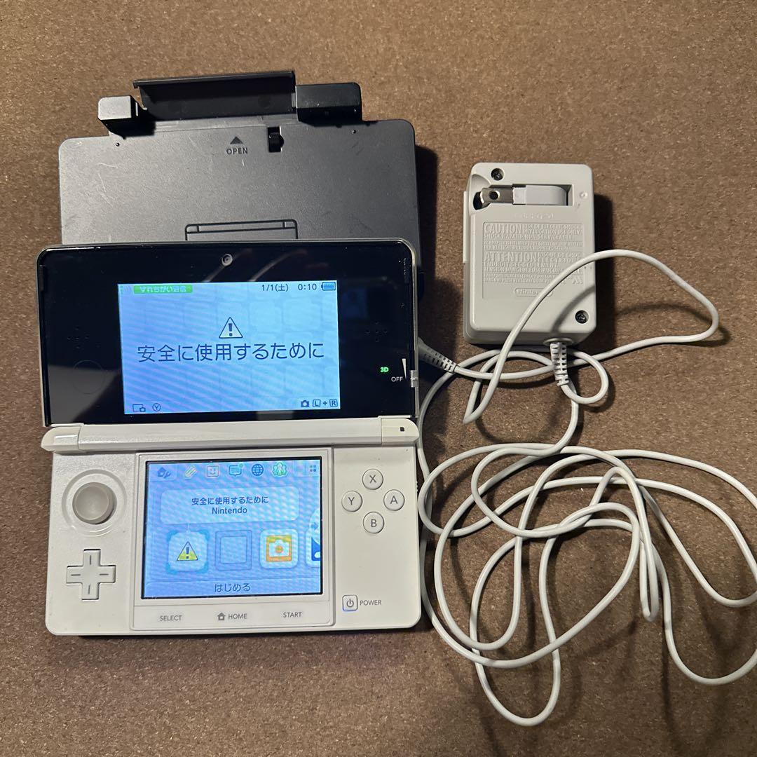 ニンテンドー3DS ホワイト 本体 ACアダプター付きニンテンドーDS