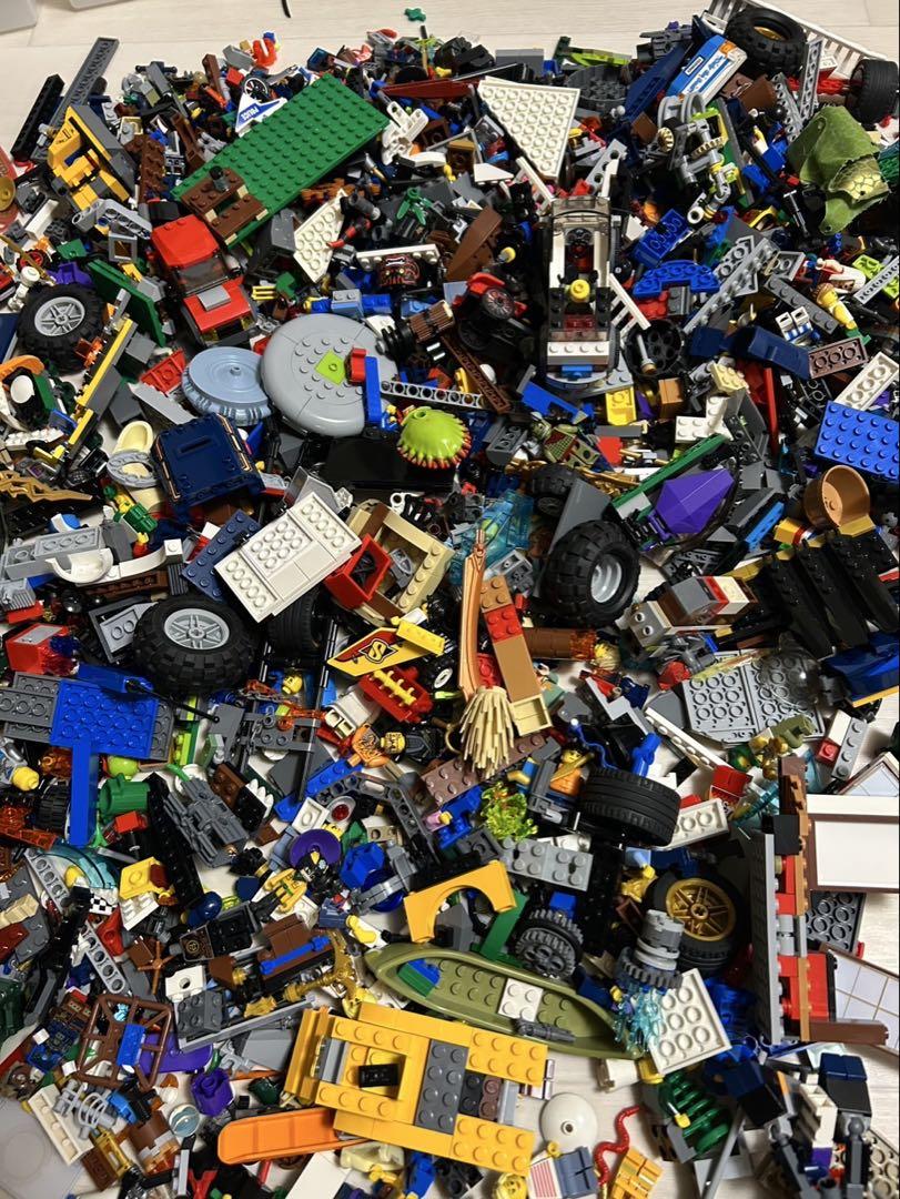 LEGOパーツセットと収納ボックス