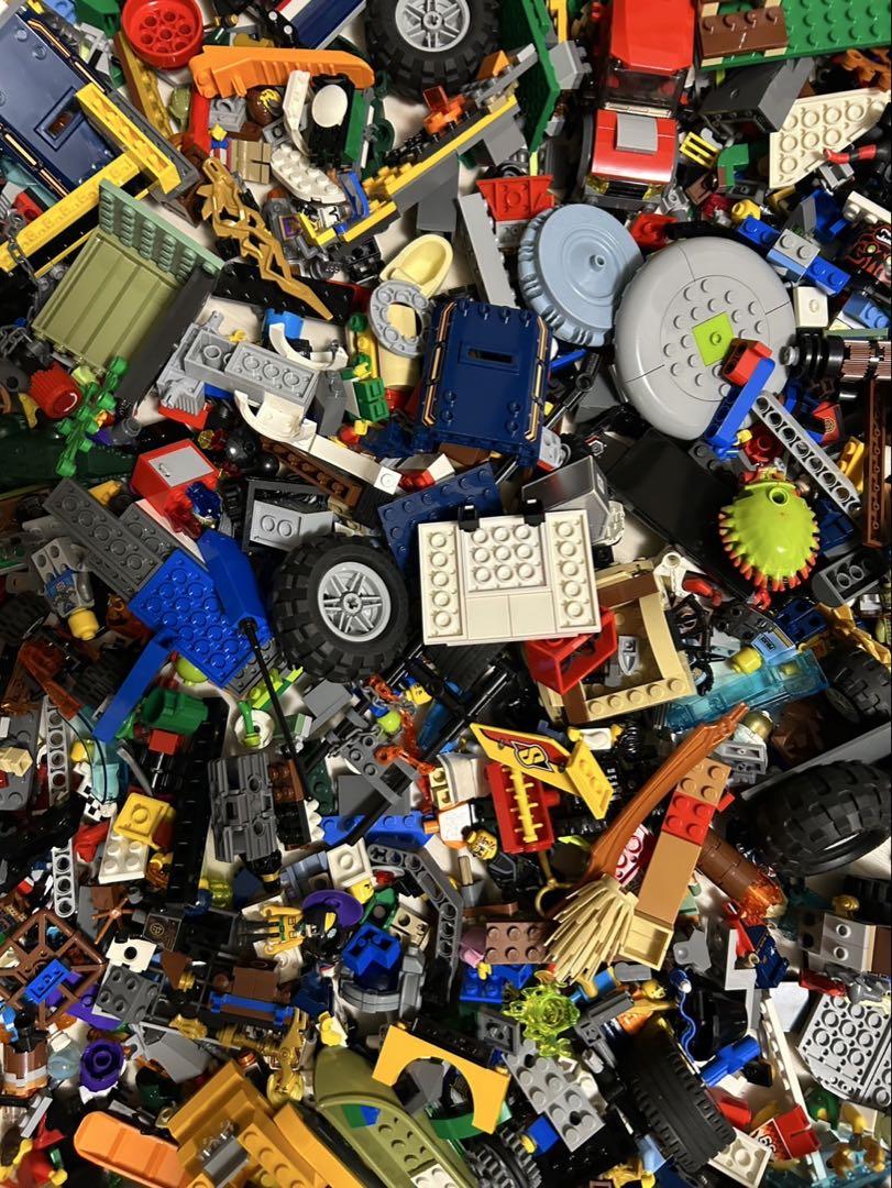 LEGOパーツセットと収納ボックス