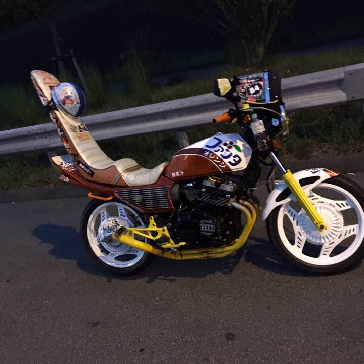 CBX外装キット、実車先行公開! CB400SF全年式対応”CB400タイプX