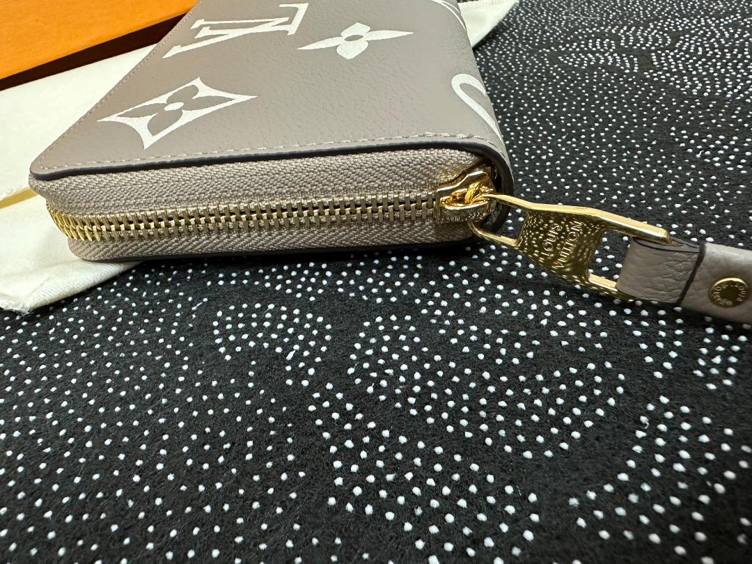 ジッピー・ウォレット 長財布 現行品