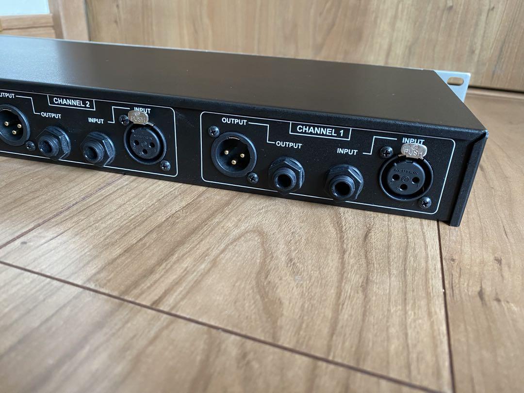 dbx 215s EQ デュアル15バンドグラフィックイコライザー