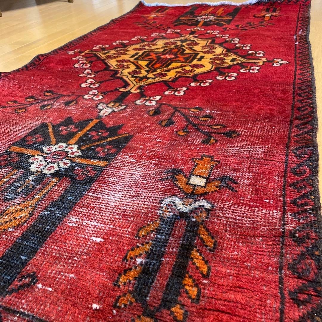 手織り 赤い幾何学模様ラグ