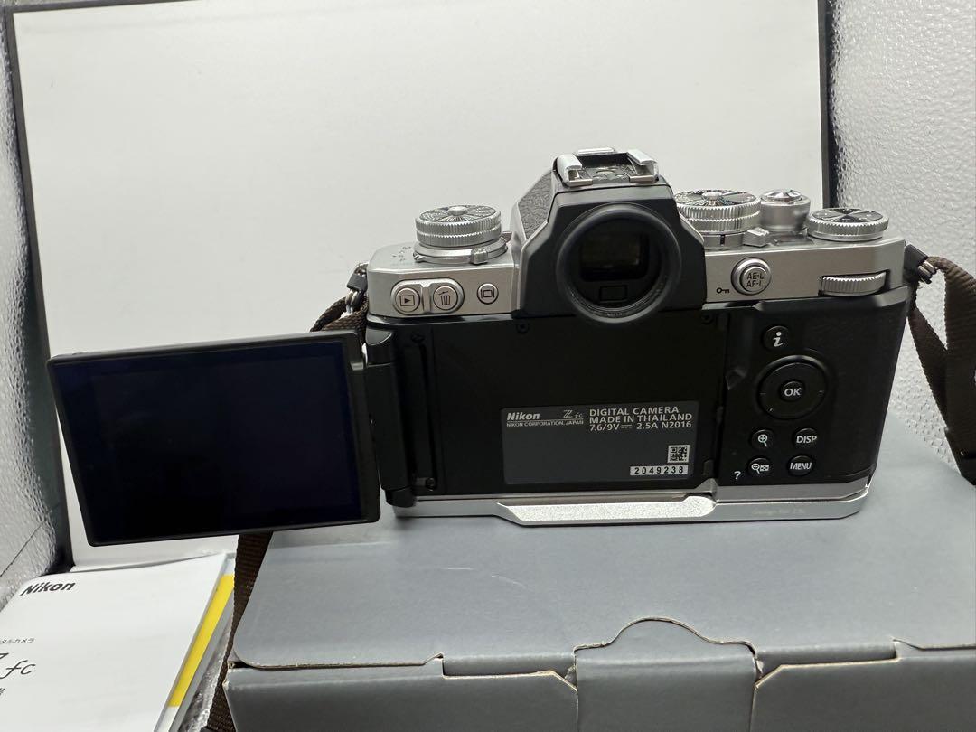 【シャッター数950】Nikon Z fc ミラーレスカメラ セット　おまけ付き