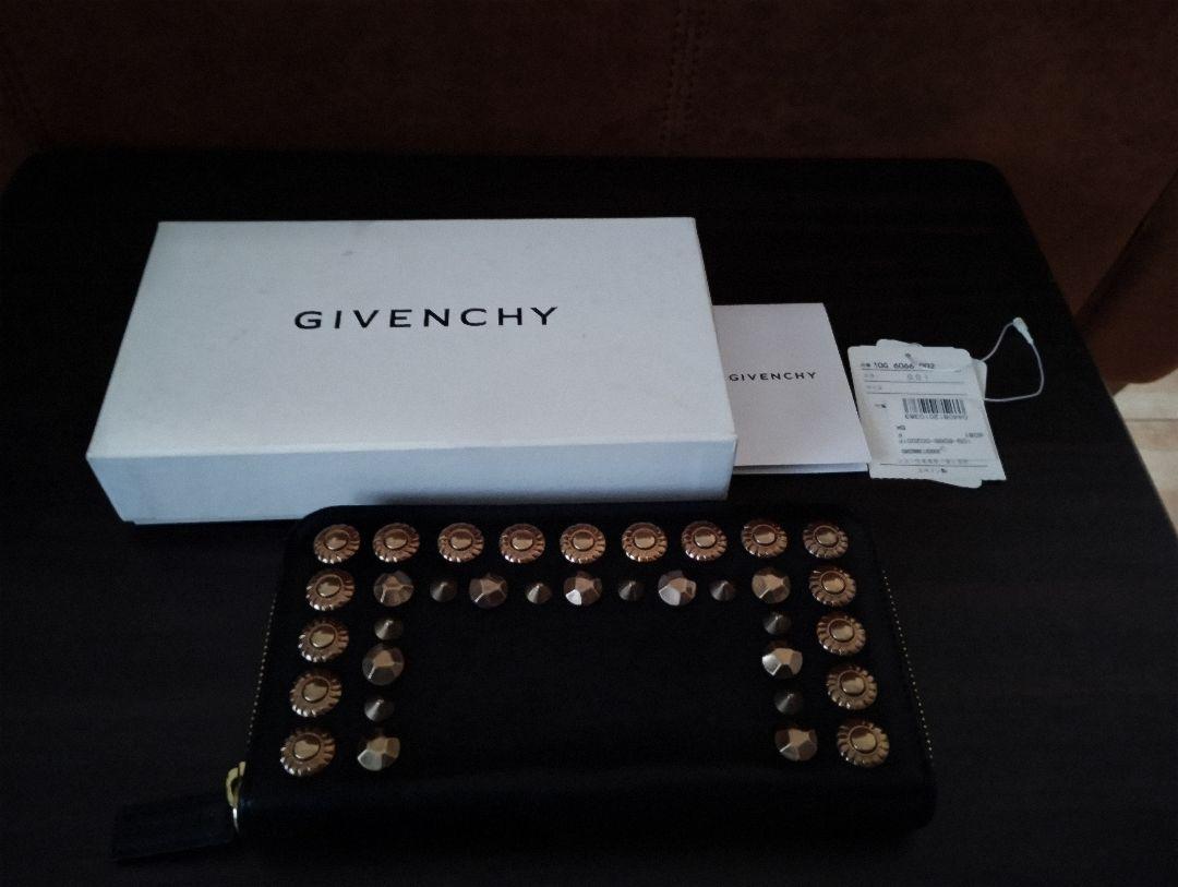 GIVENCHY by Riccardo Tisci ジバンシィ 長財布