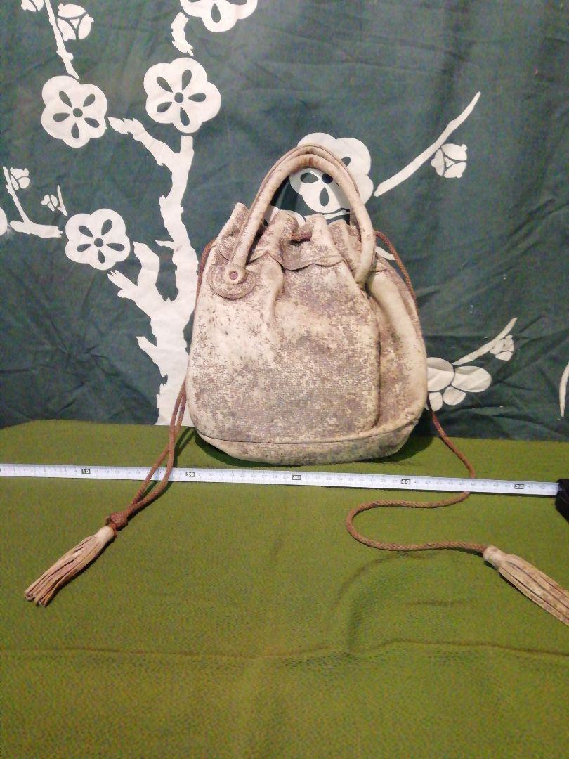 ♪昔の古い　弓道具袋、印伝　いたみがあります。