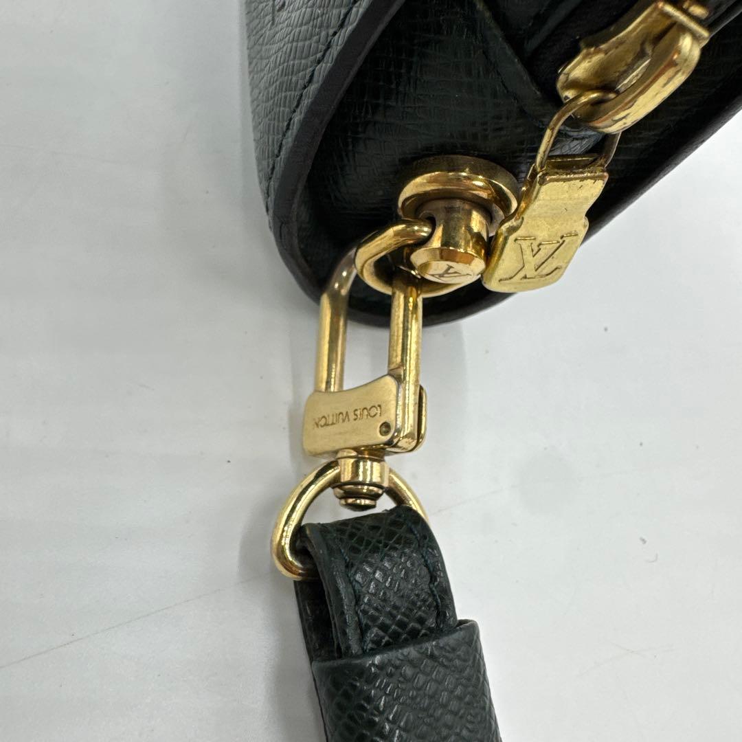 Louis Vuitton　ルイヴィトン　タイガ　クラッチバッグ