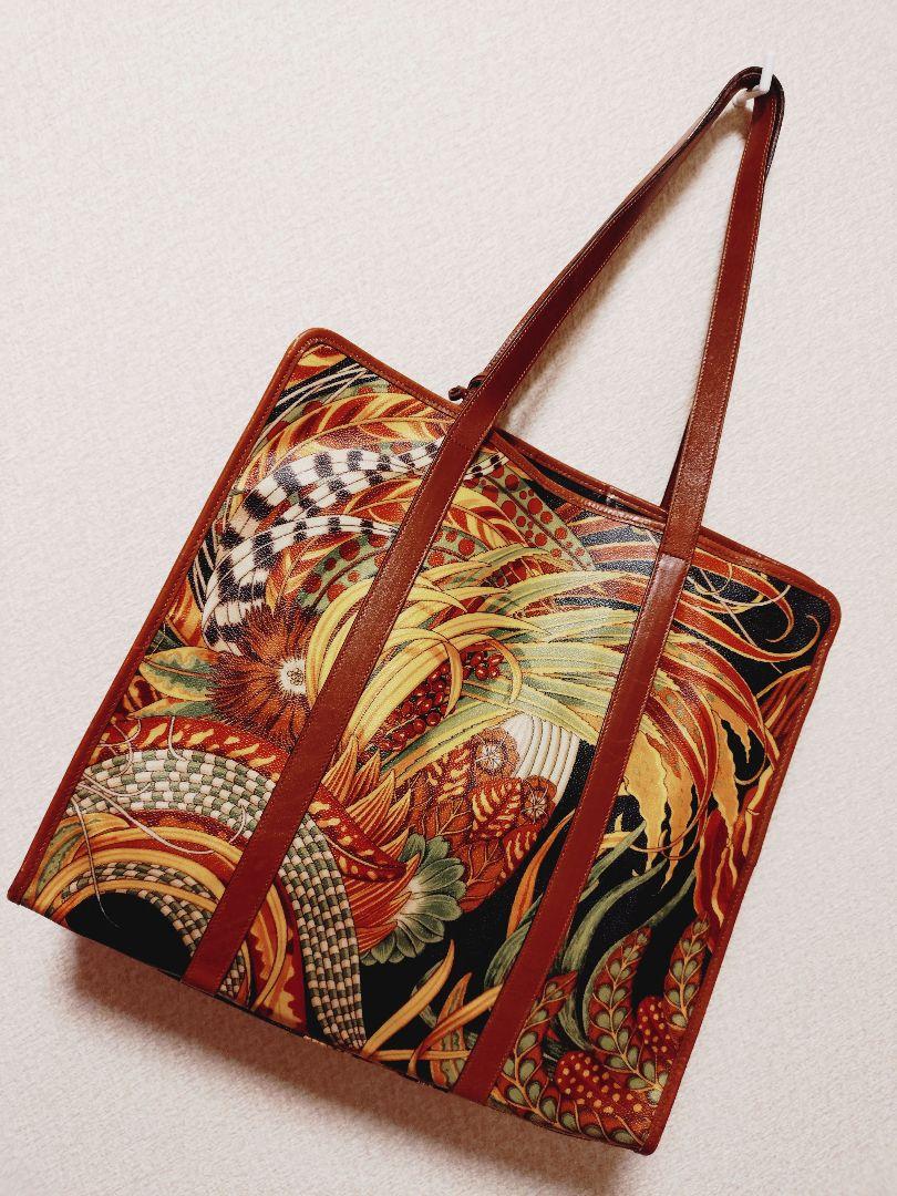 メルカリ寄付☆希少*超美品*フェラガモ*トートバッグ♪ボタニカル柄