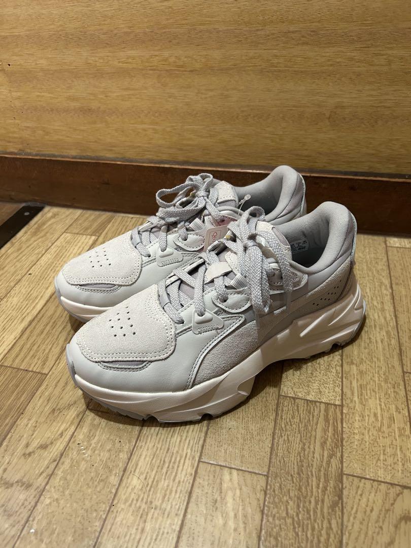 ほぼ新品 プーマ スニーカーPUMAORKID SELFLOVEWNS 24.5