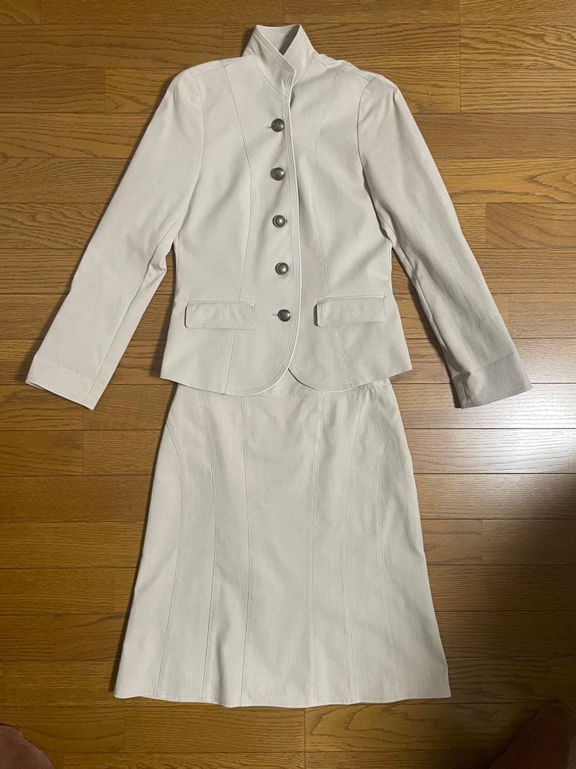 ホワイトジャケットとスカートセットLAUTREAMONT