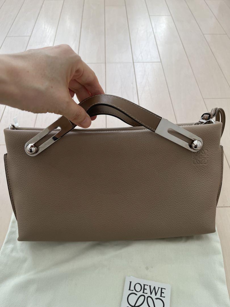 LOEWE ベージュレザーショルダーバッグ
