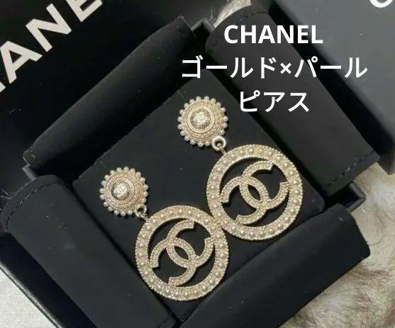 CHANEL ロゴ ピアス ゴールド×パール - メルカリ