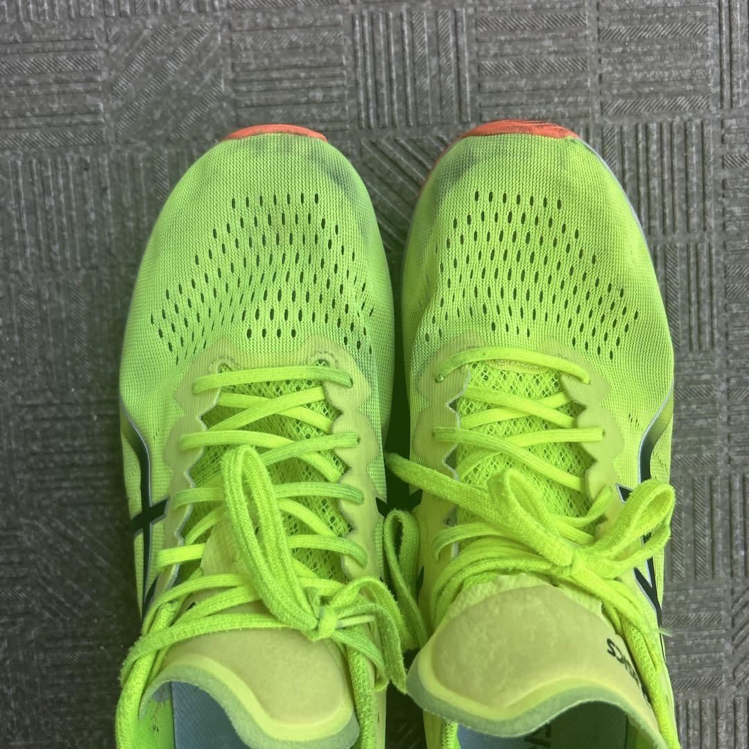 蛍光イエロー asicsフットサルシューズ（美品） asics 蛍光イエロー フットサルシューズ - メルカリ