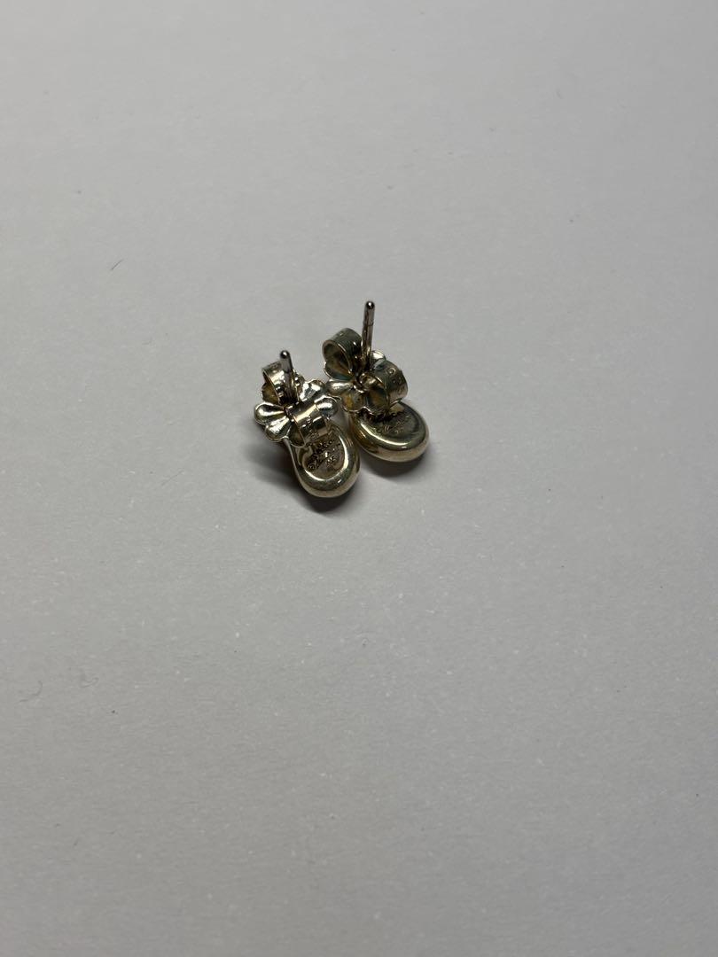 Tiffany のスモールティアドロップ ピアス