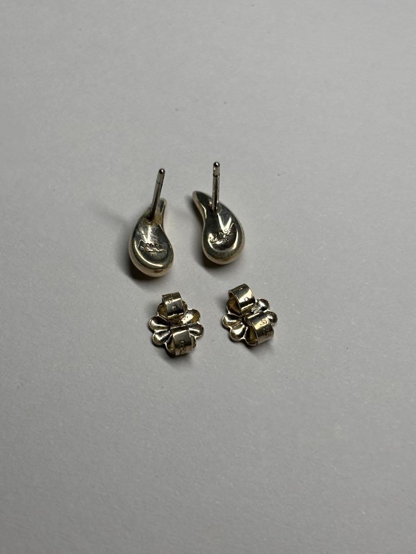 Tiffany のスモールティアドロップ ピアス