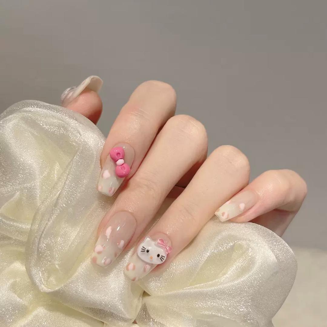 ネイルチップ ピンクのヒョウキティ猫のマニキュア