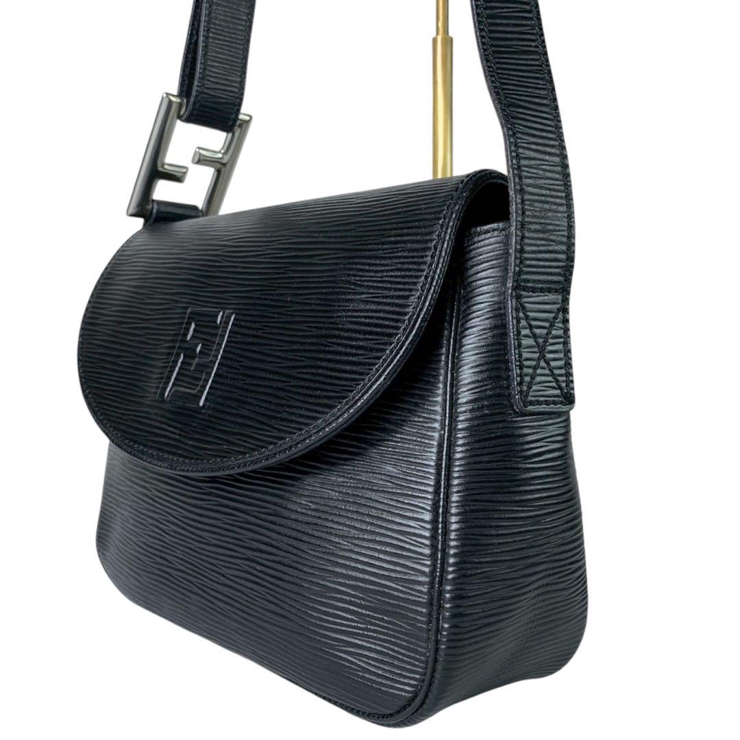 極美品⭐️FENDI フェンディ ショルダーバッグ FF金具 エピレザー 黒