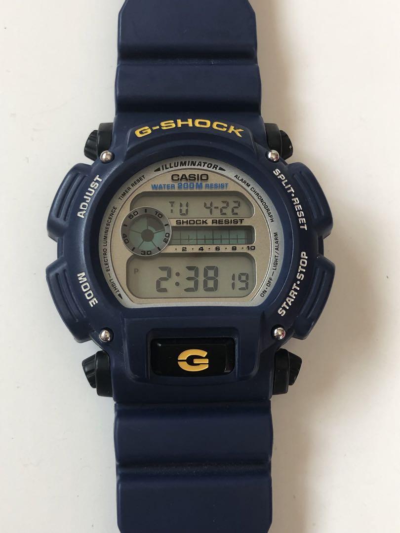 稼働中！CASIO G-SHOCK ネイビー腕時計
