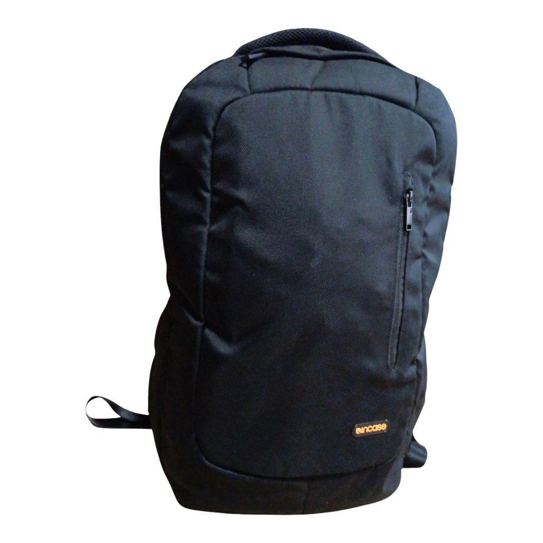 極美品✨️Incase インケース Daypack ブラック リュック 大容量