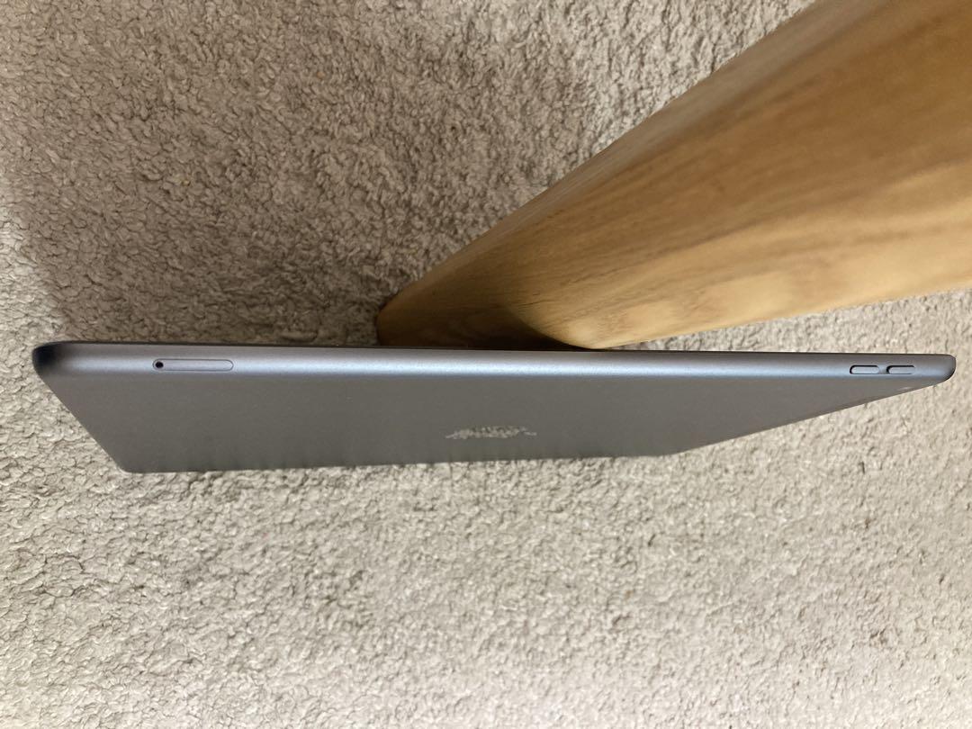 Apple iPad 第7世代　おまけ付き