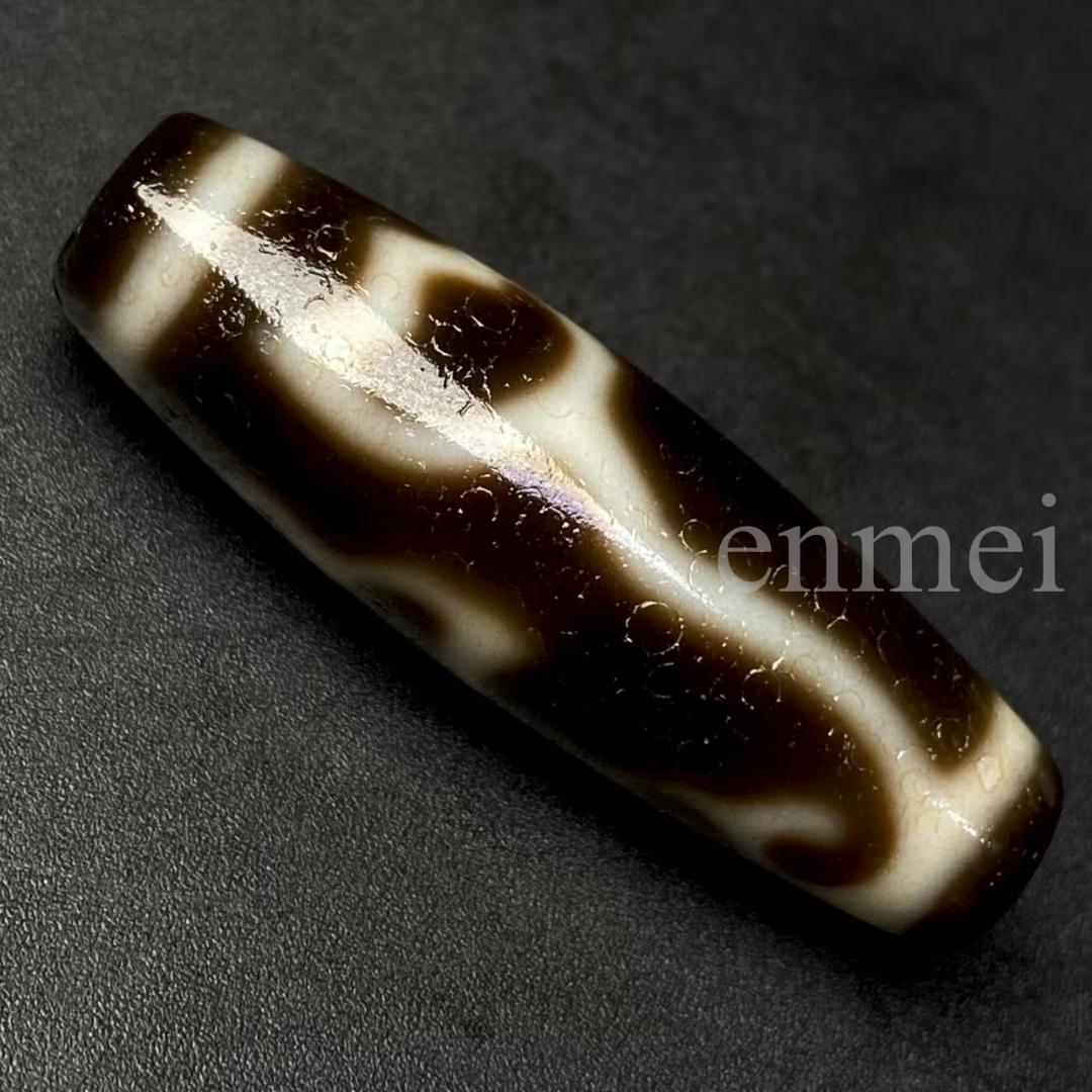 中国古美術・チベット天珠・蔵区回流老料・蓮花天珠・高油包漿・仏教美術・吉祥護符