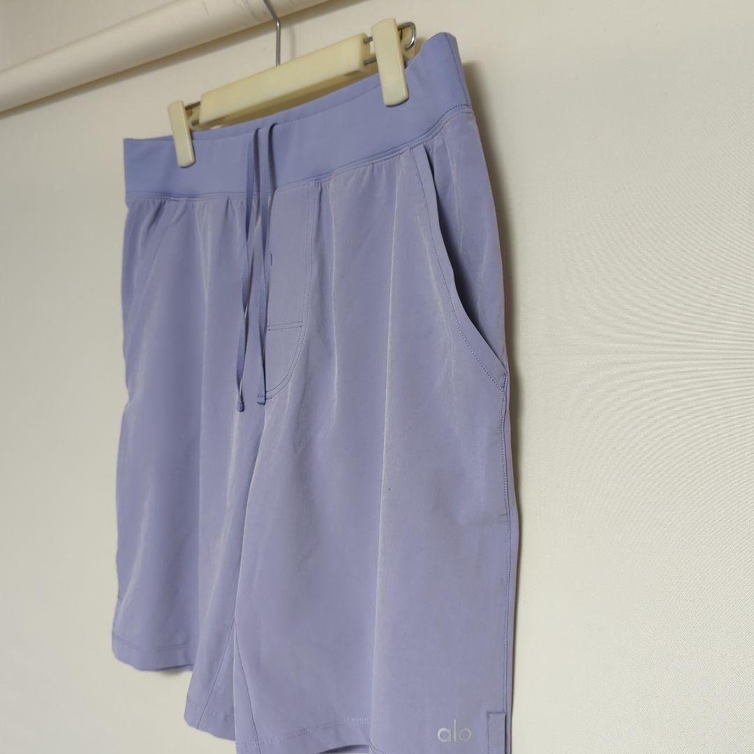 輝く高品質な 新品 alo yoga ストレッチ ショートパンツ パープル US-M ヨガ・ピラティス