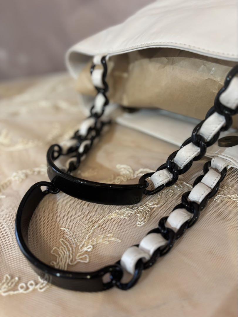 CHANEL ホワイトレザーハンドバッグ