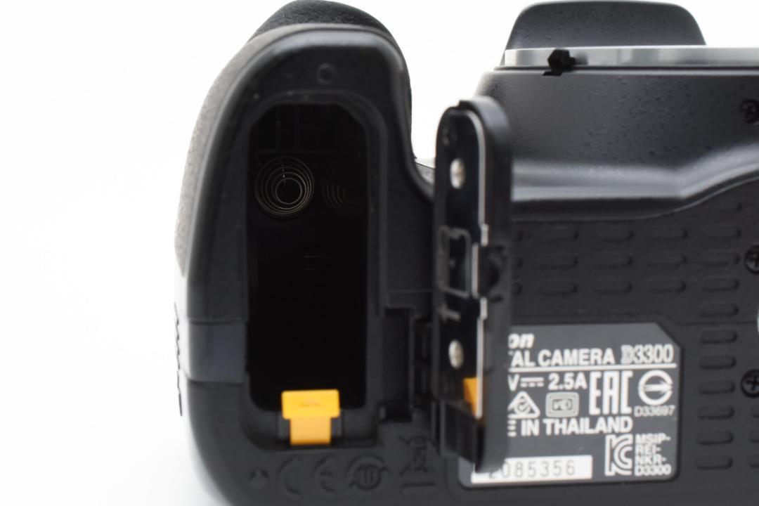 美品 ニコン D3300　デジタル ボディ ショット枚数　16312枚　M312