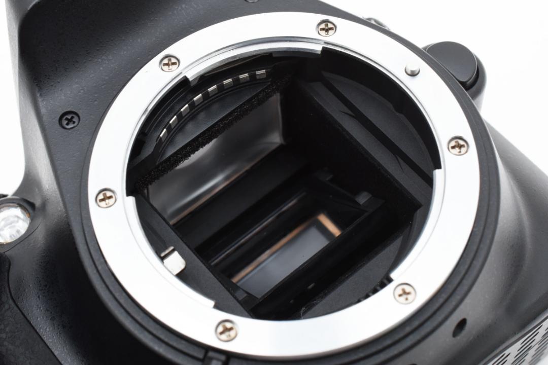 美品 ニコン D3300　デジタル ボディ ショット枚数　16312枚　M312