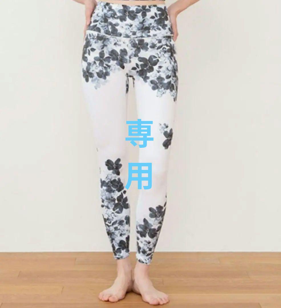 新品未使用SUKALAフルオブフラワーパネルレギンスモノトーンスカーラパンツS