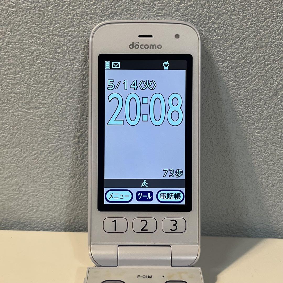 docomo らくらくフォン ホワイト F-01M 充電器付き docomo F-01M ホワイト 本体 充電器付き