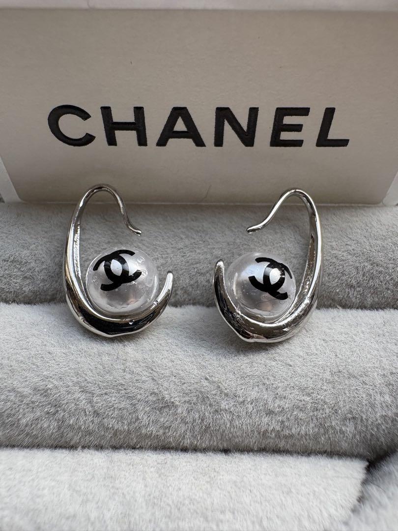 【洗練されたお洒落デザイン♢】CHANEL*ピアス 洗練されたお洒落デザイン♢】CHANEL*ピアス