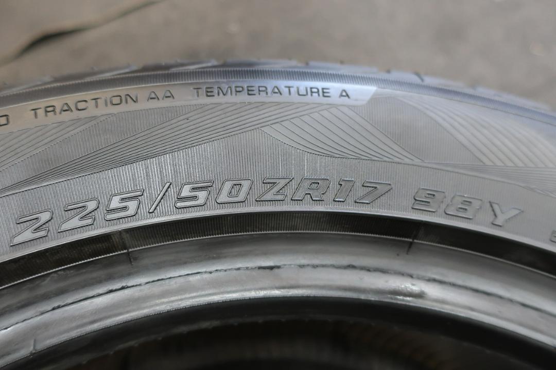Akihiro Kikuchi様送料込 ヨコハマ　225/50R17