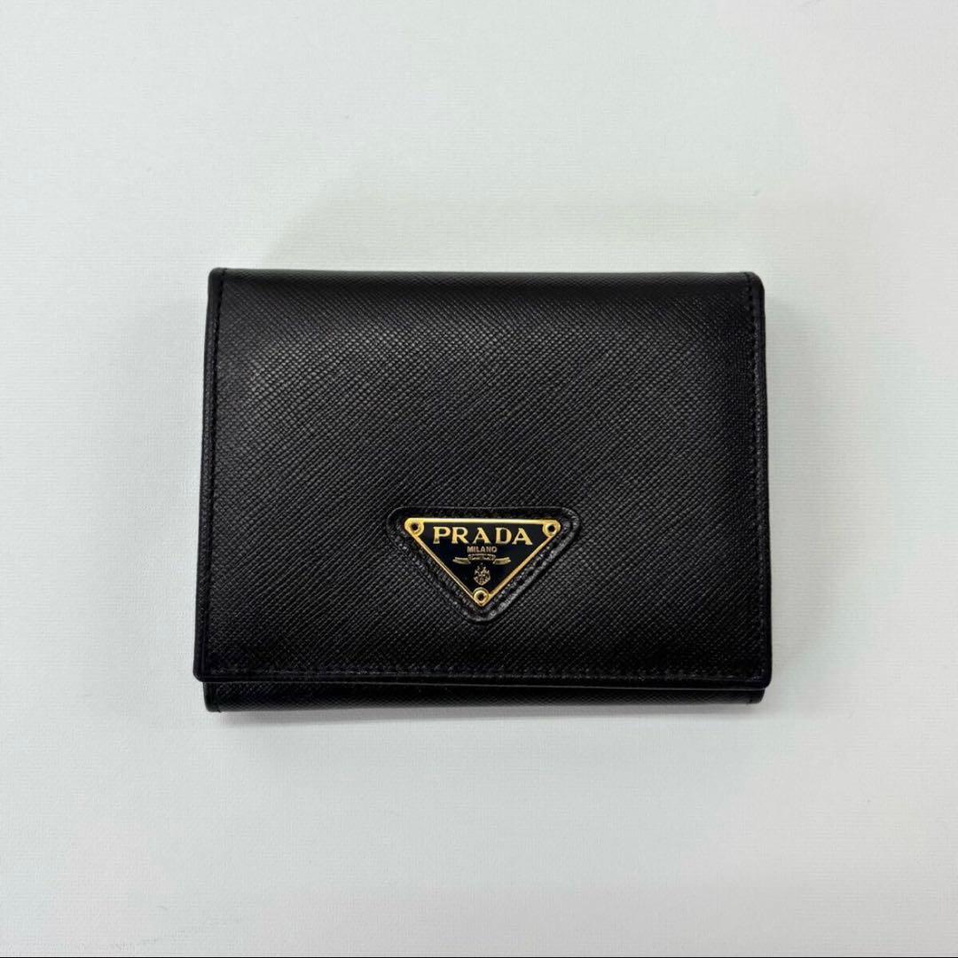 美品 PRADA M176 三つ折り 財布 ロゴ ゴールド プレート ウォレット 美品 PRADA M176 三つ折り 財布 ロゴ ゴールド プレート ウォレット