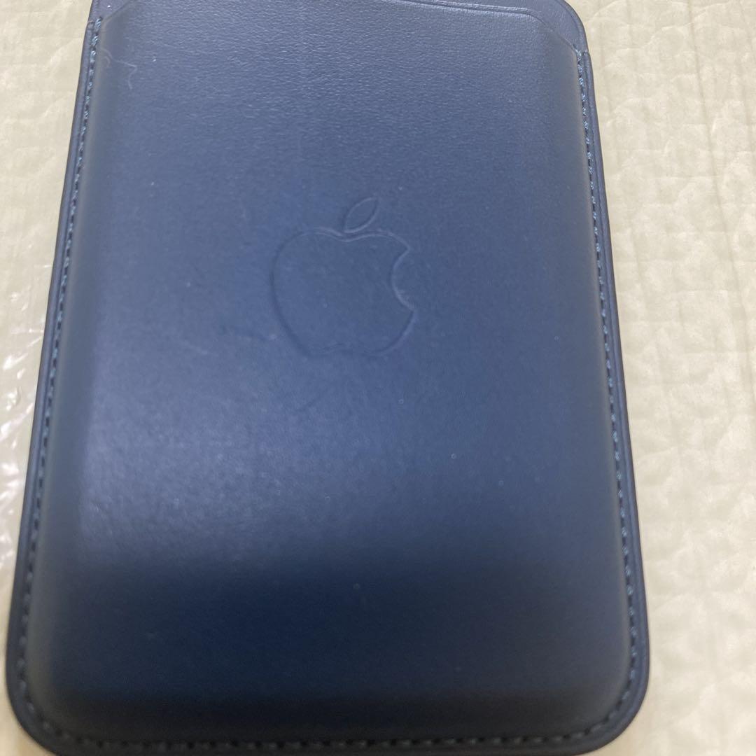 アップル (純正)MagSafe対応iPhoneレザーウォレット フォレスト